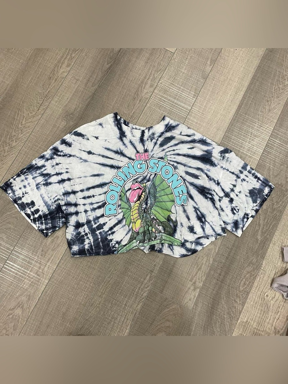 H&M women’s  Tie-Dye Rolling Stones Graphic Crop Tee - Black & White